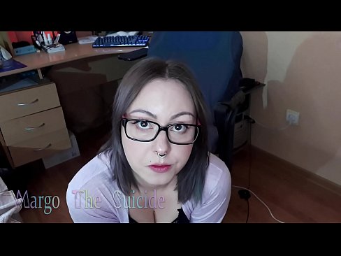 ❤️ 性感的眼镜女孩在镜头前深深地吸吮假阳具 ☑ Beautiful porn