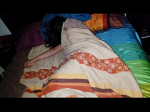 ❤️ 继子在年轻的继母睡觉时责骂她 ☑ Beautiful porn