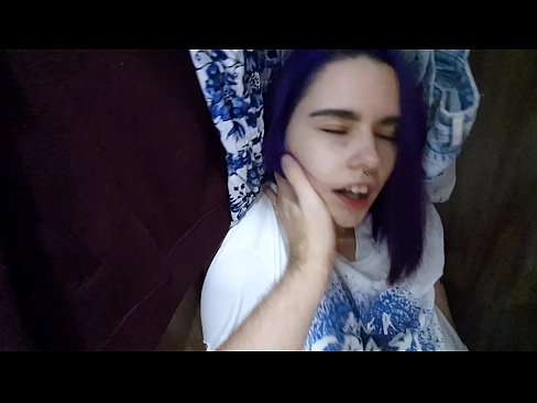 ❤️ 在衣柜里发现我的妹妹并帮助她射精 ☑ Beautiful porn